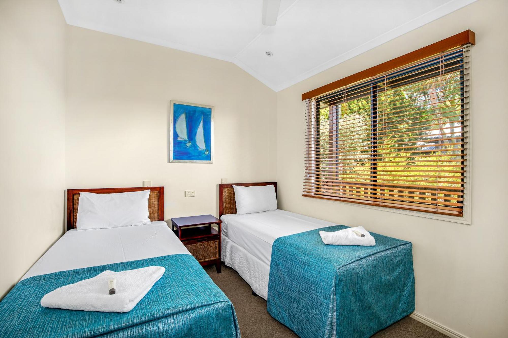 Tin Can Bay Marina Villas Экстерьер фото