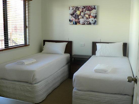 Tin Can Bay Marina Villas Экстерьер фото
